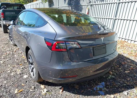 2022 Tesla Model 3 Long Range Dual Motor All-Wheel Drive z USA, uszkodzony, nr VIN 5YJ3E1EB3NF257158